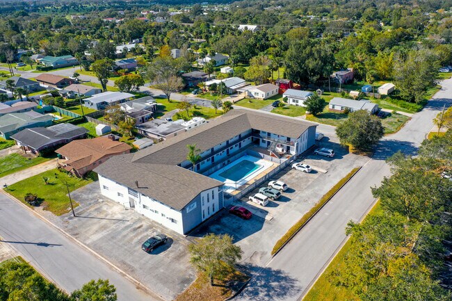 Building Photo - 115 Seminole Ave W