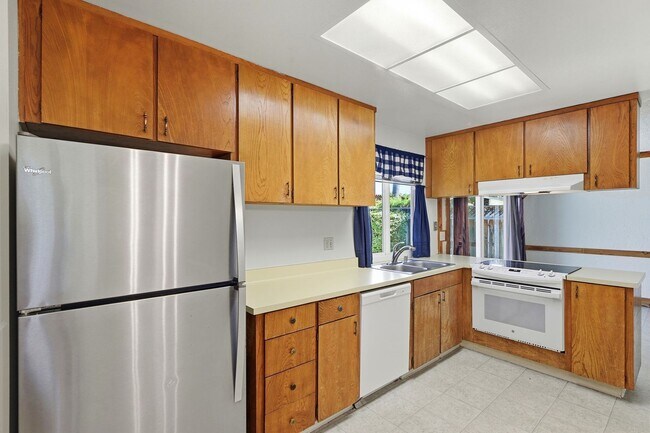 Building Photo - 5880 Taormino Ave