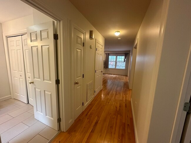 Building Photo - 18 Edgemoor Cir