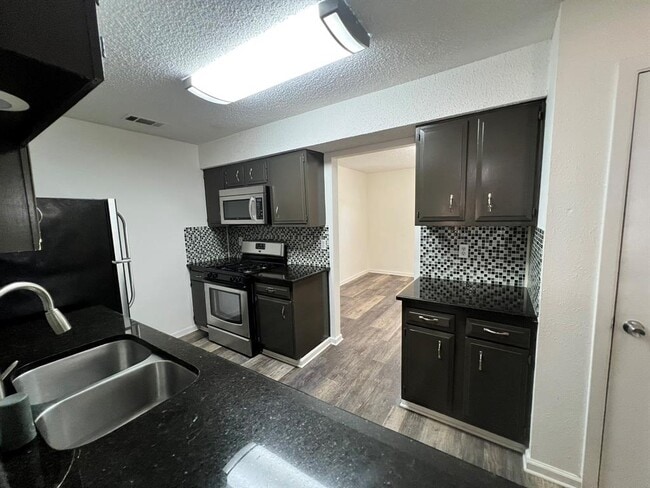 Building Photo - 3303 Galesburg Dr