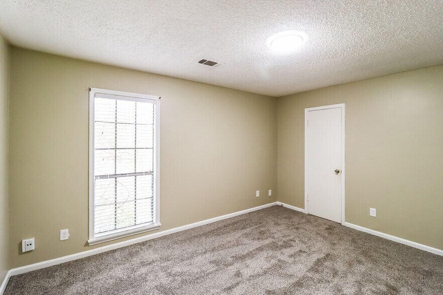 Building Photo - 4784 Ross Rd