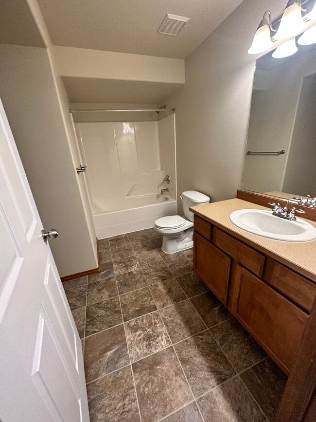 Building Photo - 4 bdrm/2 bath house in CDA