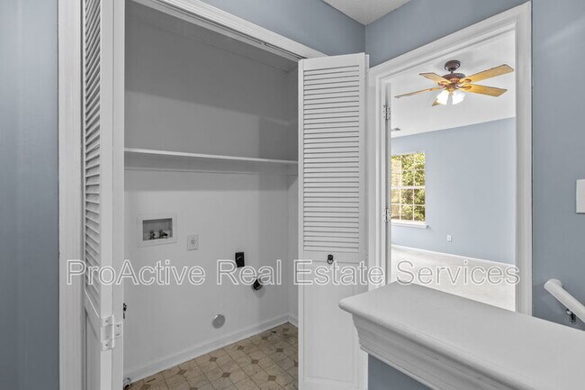 Building Photo - 11 Camellia Ln