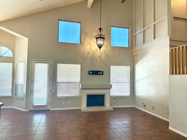 Building Photo - Spectacular Club West Executive home on co...
