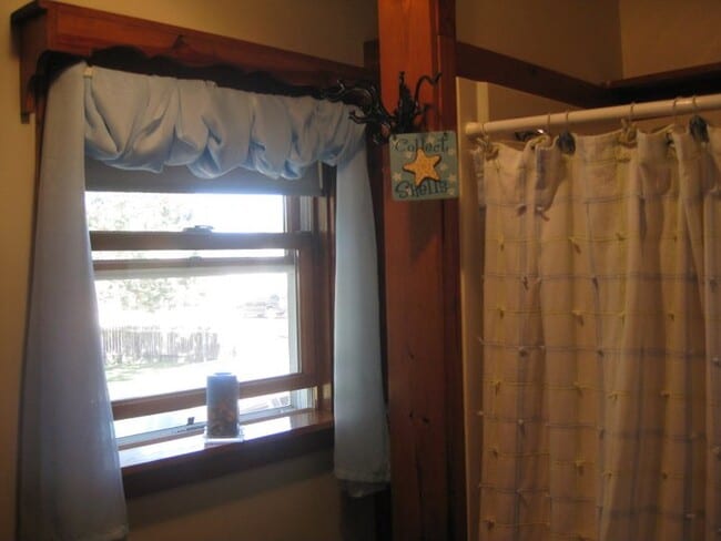 bathroom 2 shower - 11 Hoffman St