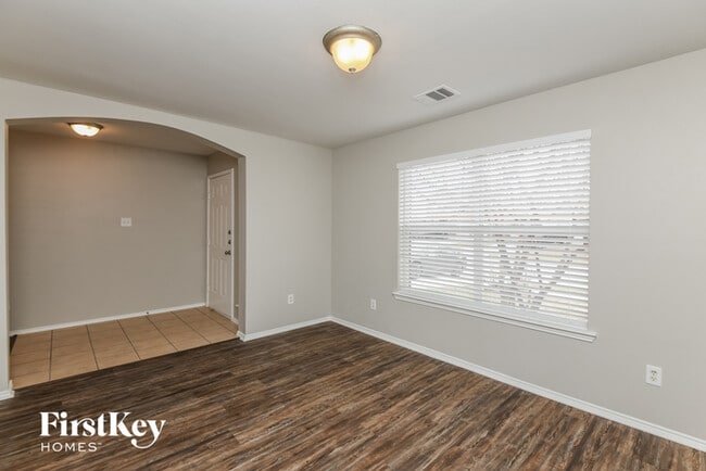 Building Photo - 828 Jockey Club Ln