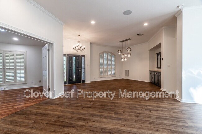 Building Photo - 2643 Inwood Briar