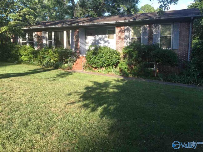 Primary Photo - 2905 Garth Rd SE