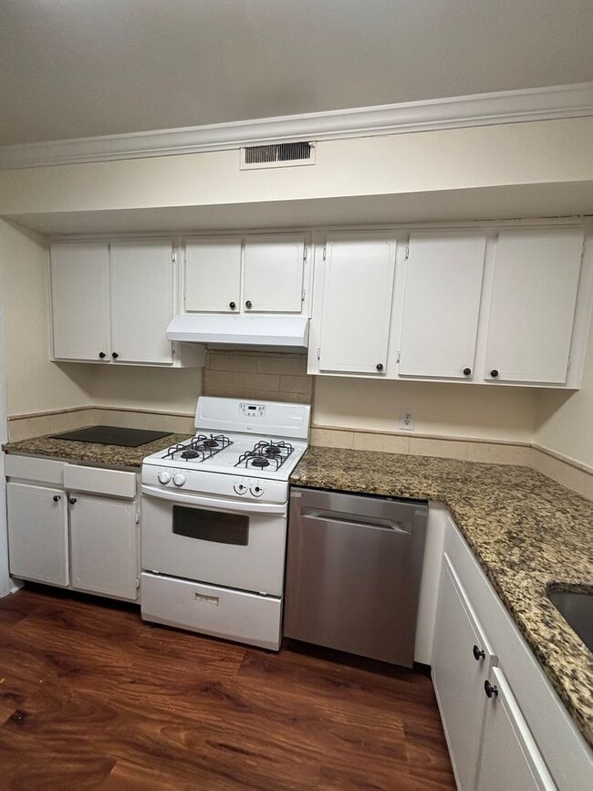 Building Photo - New Price Drop! Apply now.