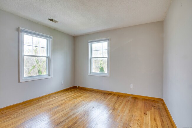 Building Photo - 12 Clancy Rd