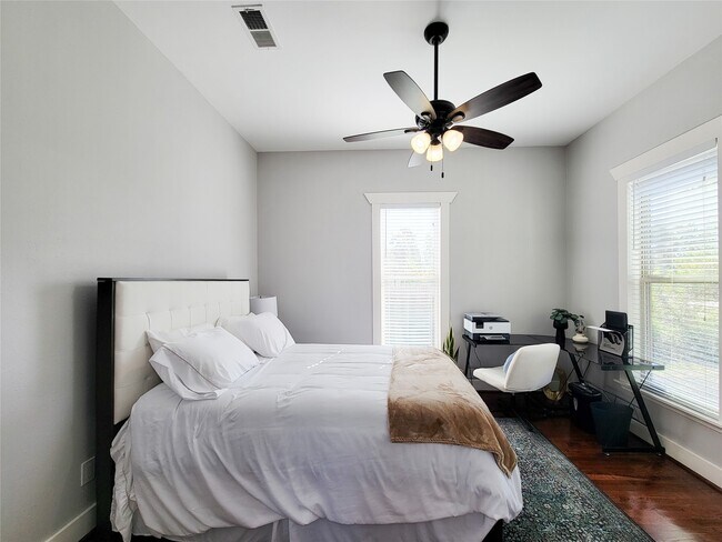 Building Photo - 2604 Cochran St