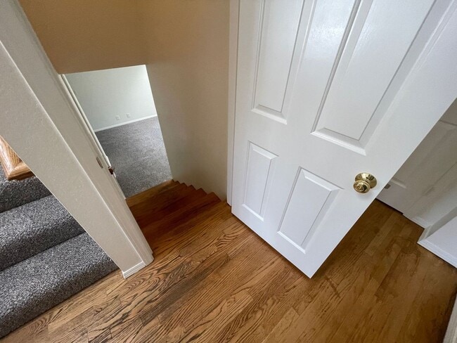 Building Photo - 1095 Robin Cir