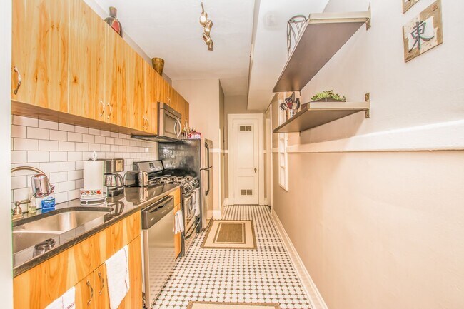 Building Photo - Charming 2 bed/1 bath in Poncey Highlands!