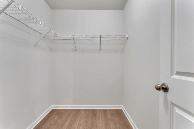 Building Photo - Stylish 3BR, 2.5BA Townhome with Loft and ...