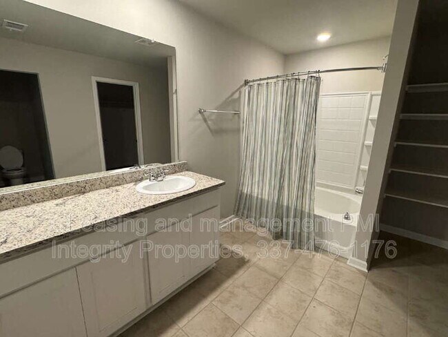 Building Photo - 113 S Lakepointe Dr