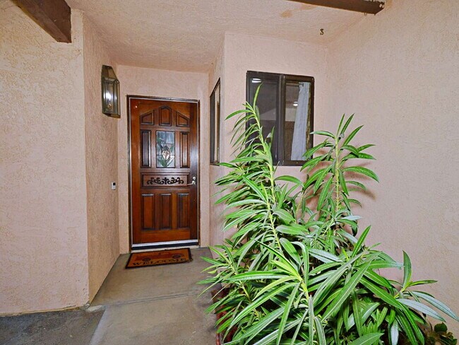 Building Photo - Cozy 3 bed 2 bath Cathedral City home