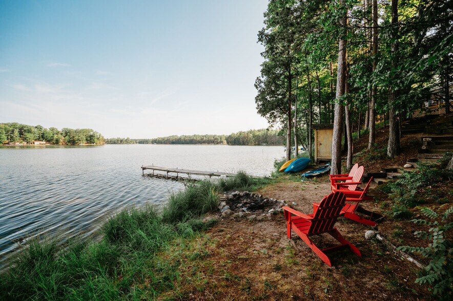 Primary Photo - 586 Applegate Dr