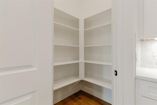 Building Photo - 7810 Kenton St