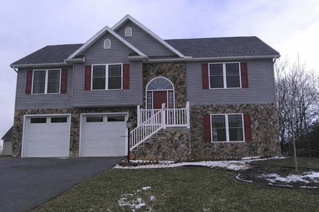 Building Photo - 16 Victoria Ct