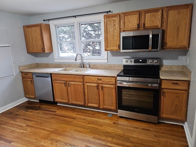 Building Photo - 46 Maxwell Dr