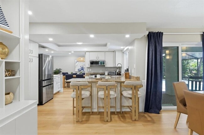Building Photo - 5159 Oakmont Pl