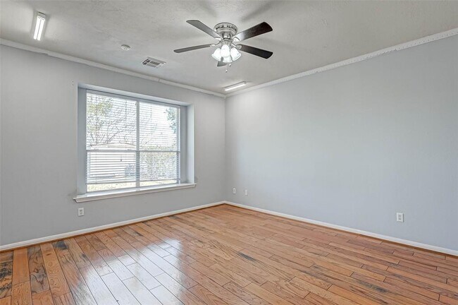 Building Photo - 4903 Knights Branch Dr