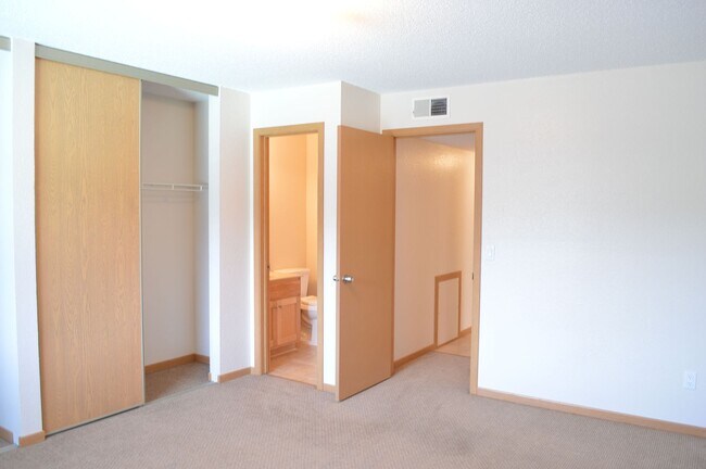 Building Photo - Two Bedroom Appaloosa Suite