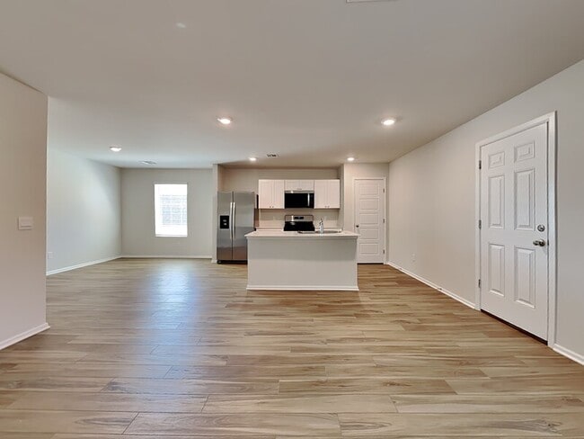 Building Photo - 529 St Charles Pl