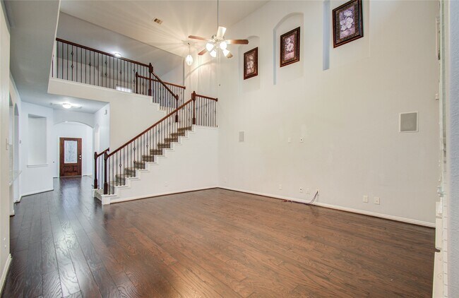 Building Photo - 318 Bolton Dr