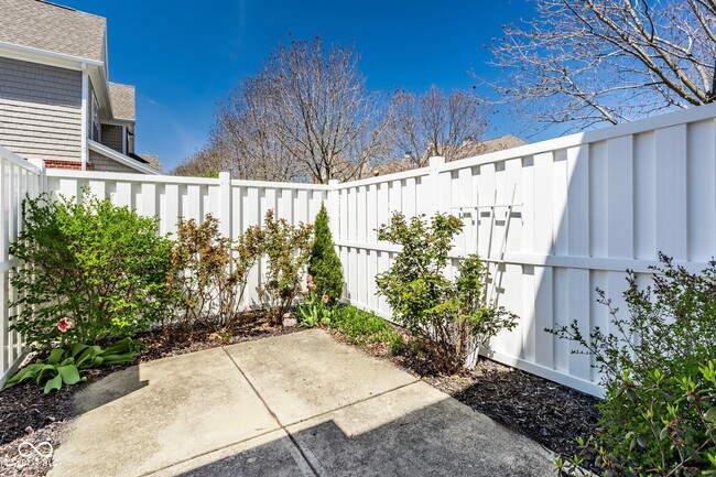 Building Photo - 15542 Clearbrook St