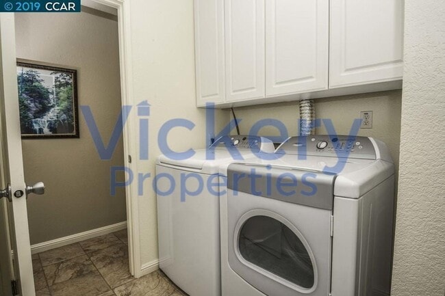 Building Photo - Beautiful 3 Bd/2.5 Ba, 1506 sf Concord tow...