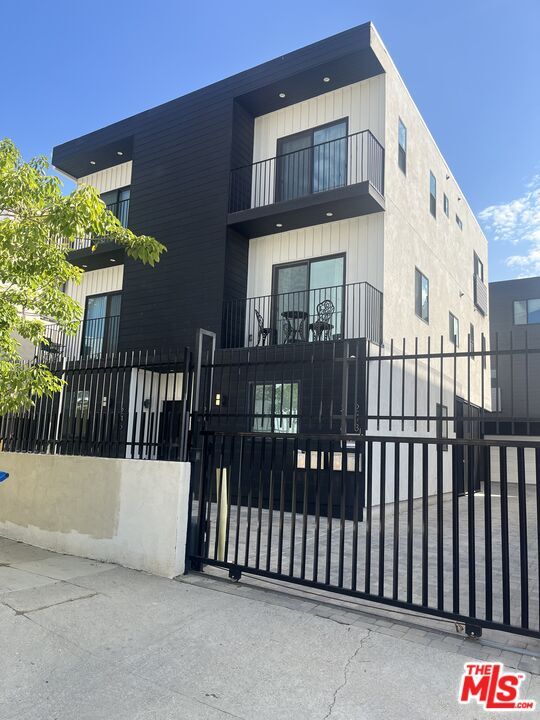 Building Photo - 246 N Dillon St