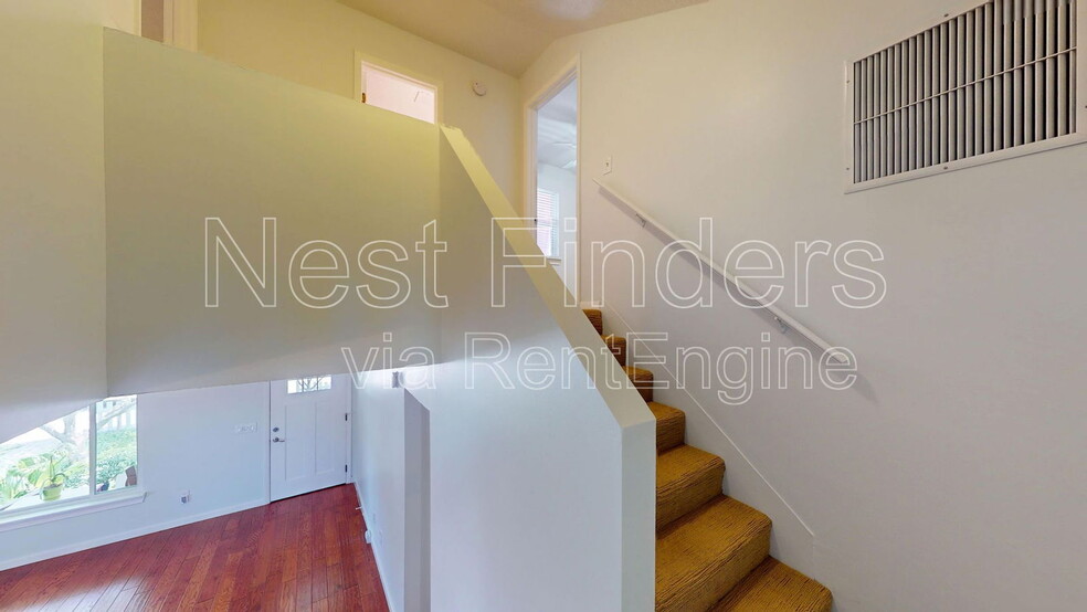 Building Photo - 421 7th Ave S