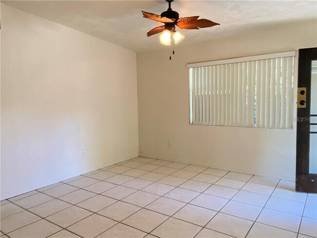 Building Photo - 460 Card Ave