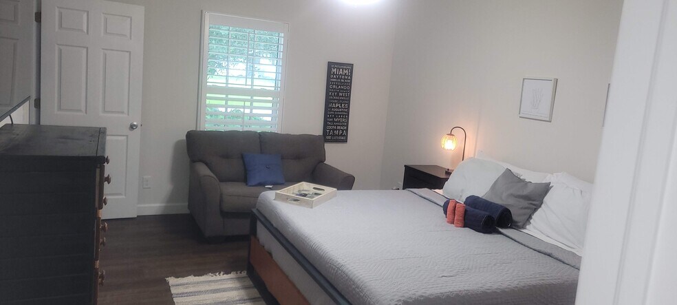 Building Photo - 1616 20th St SW