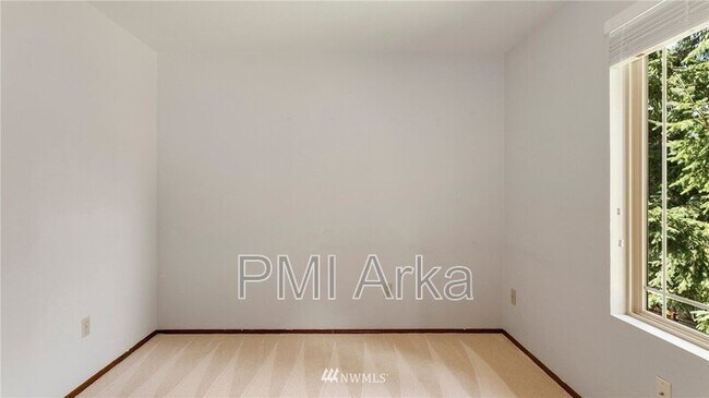 Building Photo - 23960 SE 42nd Pl