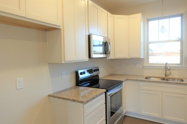 Building Photo - 2731 Millhone Dr