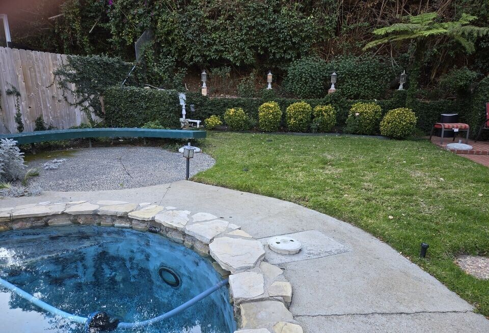 Building Photo - 1481 Benedict Canyon Dr