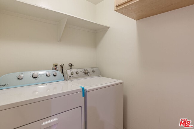 Building Photo - 158 S Anita Ave