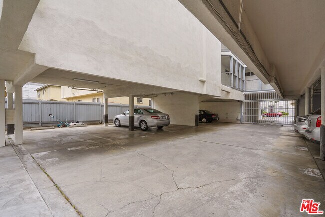 Building Photo - 1045 S Bedford St