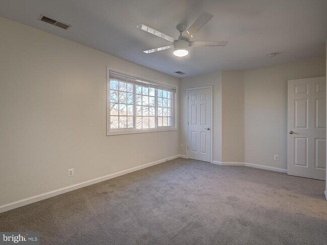 Building Photo - 5210 Maris Ave