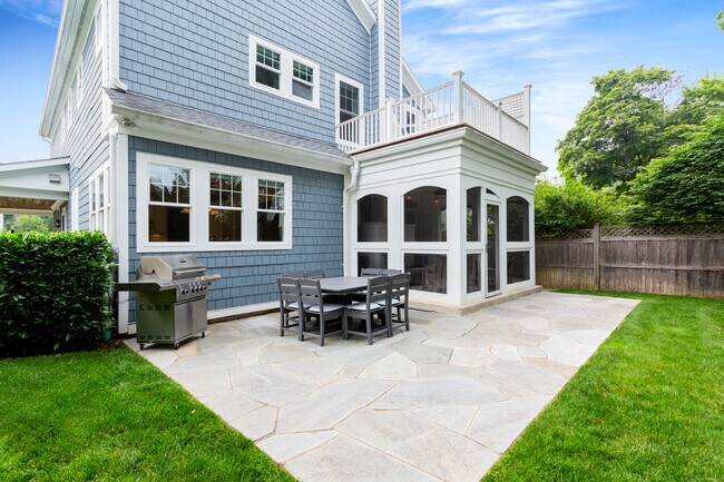 Building Photo - 9 Center Rd