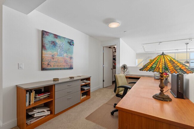 Building Photo - Large Updated SoMa Apartment!