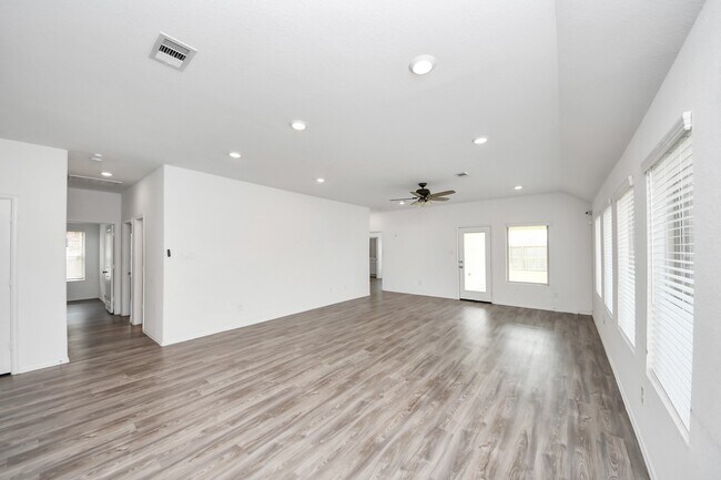 Building Photo - 7319 Bridal Ranch Dr