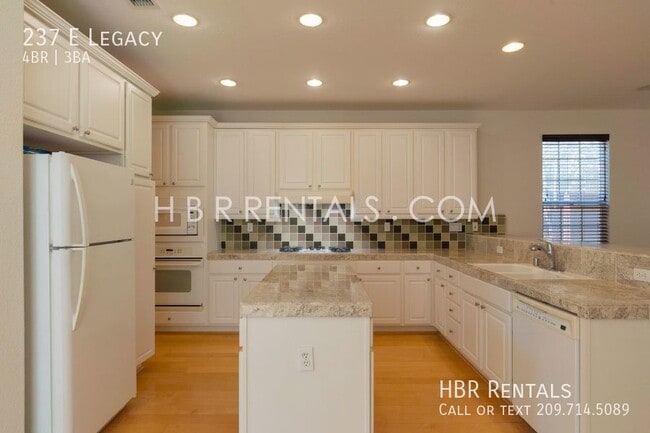 Building Photo - WICKLUND Village 4 Bedroom Home - Gated Dr...