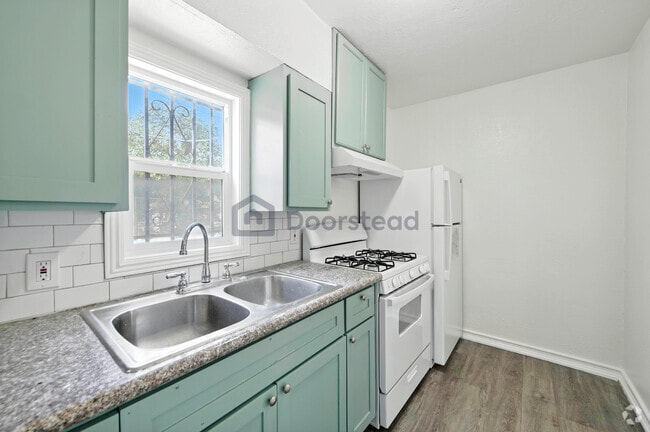 Building Photo - 5874 S Figueroa St