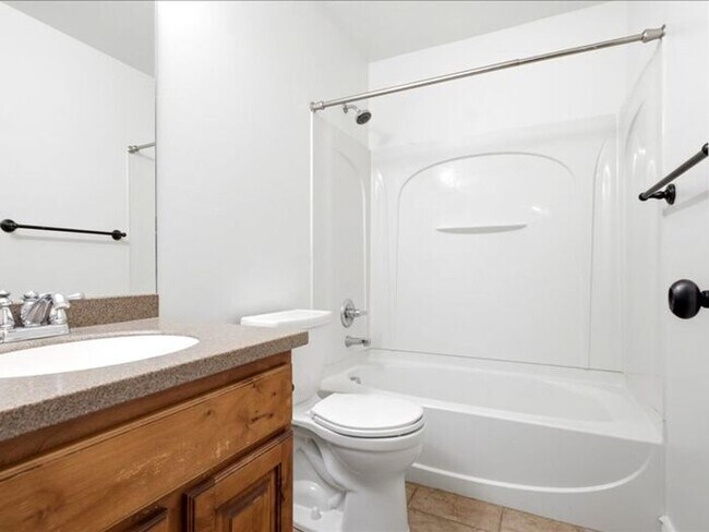 Building Photo - DRAPER  BEAUTIFUL 3 BED 2.5 BATH TOWNHOME