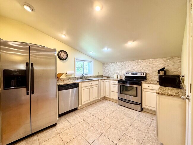 Building Photo - 1065 Mackey Pike