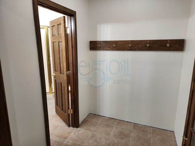 Building Photo - RARE exquisite home on acreage in the heart of West Little Rock!