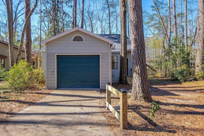 Building Photo - 1691 Silverwood Dr